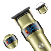 ماشین اصلاح موی سر و صورت وی جی ار مدل V-991 با تیغه سرامیک و استیل ضد زنگ، قابلیت اصلاح با شماره صفر، نمایش وضعیت باتری، عملکرد توربو، طراحی ارگونومیک، باتری 2000 میلیآمپر، شارژ با کابل USB، سه عدد شانه، دور موتور 7000 RPM