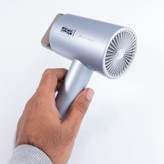 سشوار دی اس پی مدل 30414 با موتور قدرتمند DC385 و توان 1600 وات، دارای صفحه نمایش دیجیتال، سه حالت دمایی، سری متمرکز کننده و کابل 1.8 متری، مناسب استفاده خانگی و نیمه حرفهای