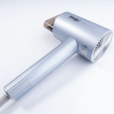 سشوار دی اس پی مدل 30414 با موتور قدرتمند DC385 و توان 1600 وات، دارای صفحه نمایش دیجیتال، سه حالت دمایی، سری متمرکز کننده و کابل 1.8 متری، مناسب استفاده خانگی و نیمه حرفهای